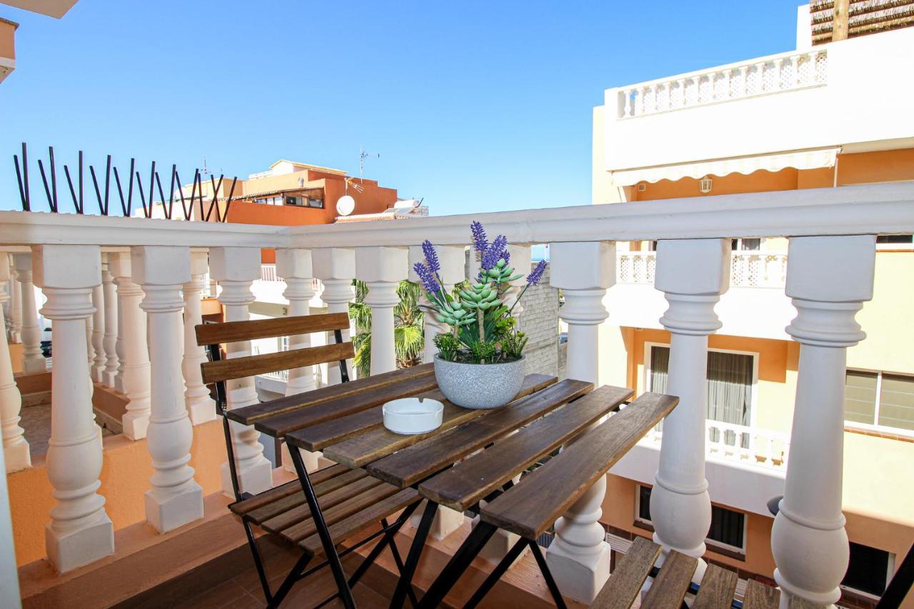 Beautiful Renovated Apartment With Air Conditioning Just Steps From The Sea In Playa San Juan Exterior photo