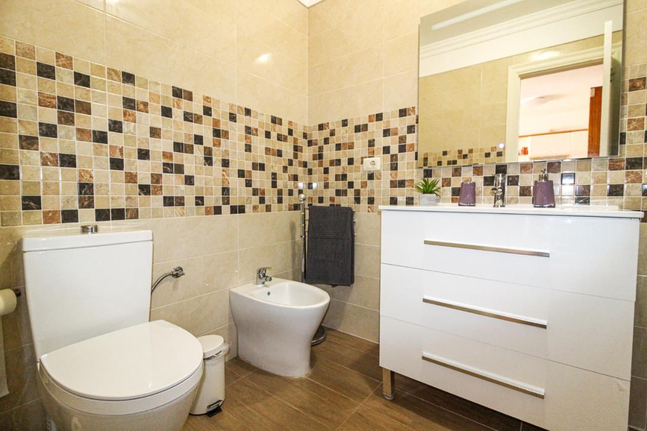 Beautiful Renovated Apartment With Air Conditioning Just Steps From The Sea In Playa San Juan Exterior photo